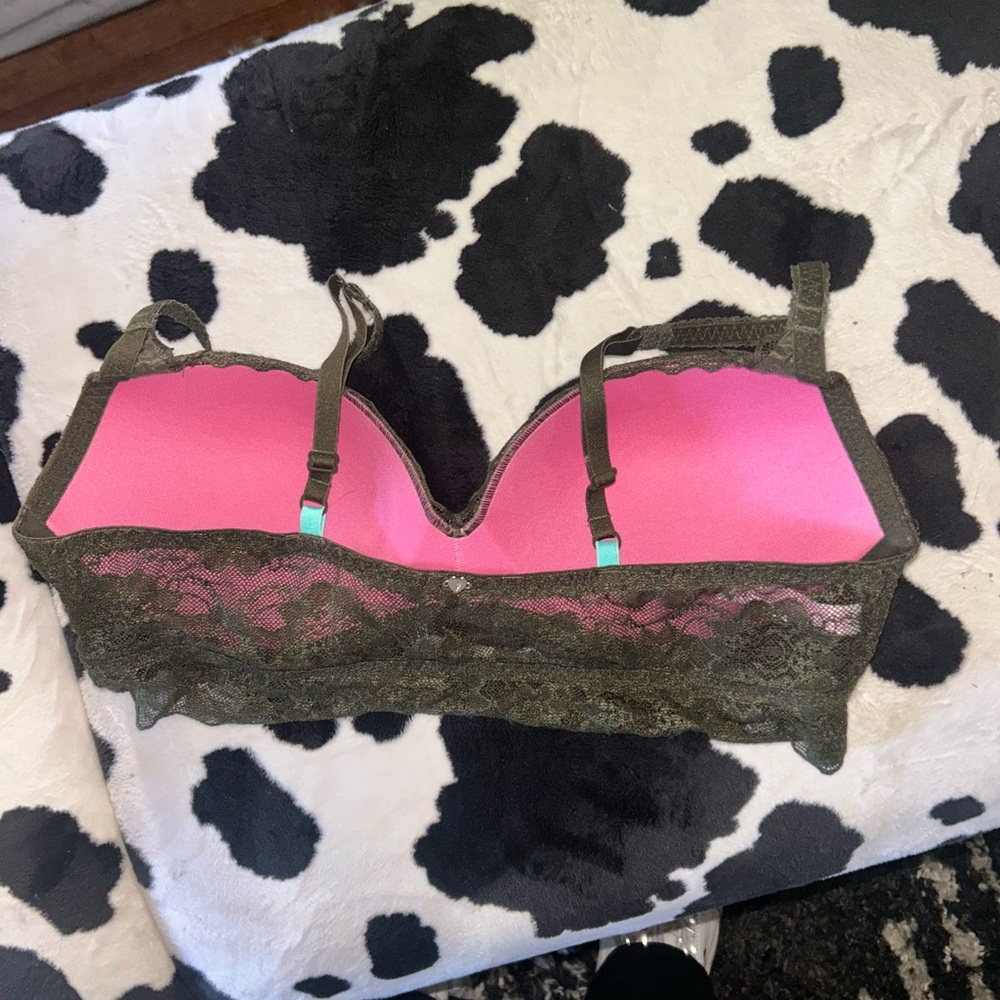 Four bras - Picture 6 of 11